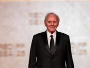 Anthony Hopkins, 50 anni di sobrietà. Il messaggio per chi lotta: “Scegliete la vita”