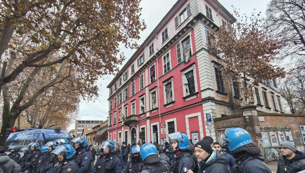 Askatasuna, sgombero dopo 30 anni: da guerriglia no tav al raid a la Stampa