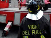 Bari, incendio in centro logistico. Fiamme alte fino a 10 metri