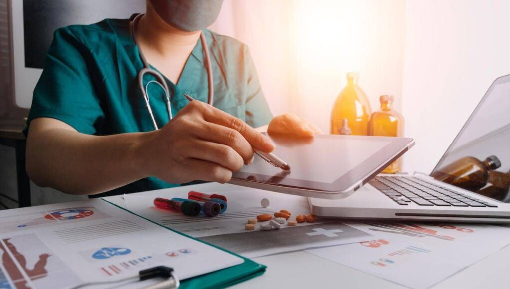 Certificato medico, visite per malattia e ricetta lunga: cosa cambia e da quando