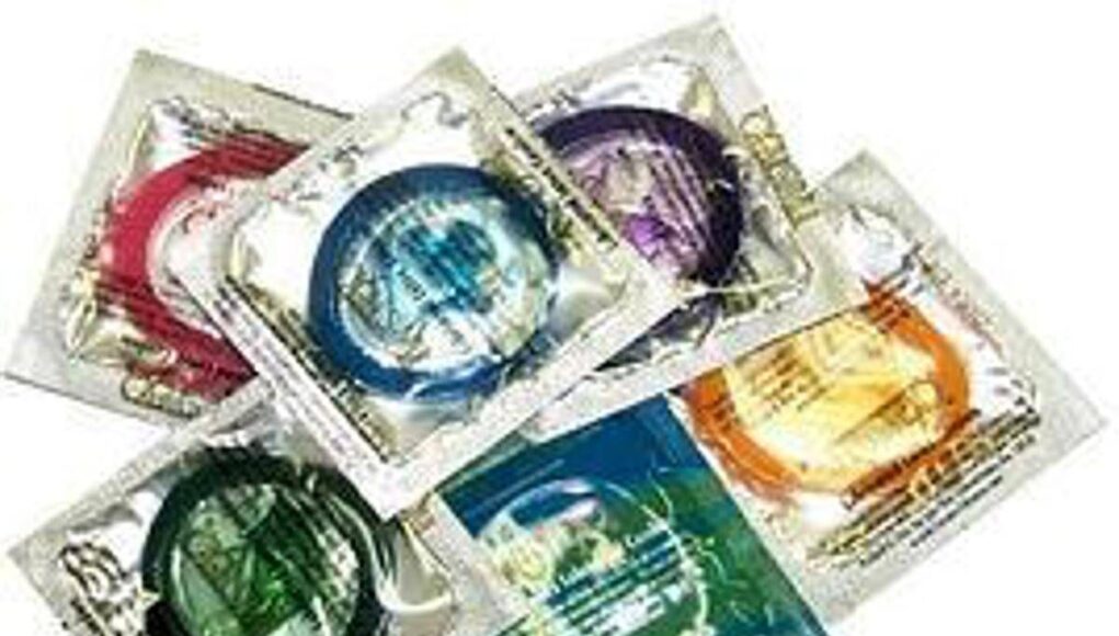 Cina tassa condom contro denatalità, rischio bomba biologica per infezioni