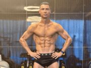 Cristiano Ronaldo senza età , la foto e il fisico d’acciaio