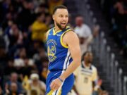 Curry, magia in Nba: fa canestro… dal tunnel degli spogliatoi