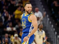 Curry, magia in Nba: fa canestro… dal tunnel degli spogliatoi