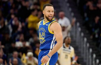 Curry, magia in Nba: fa canestro… dal tunnel degli spogliatoi