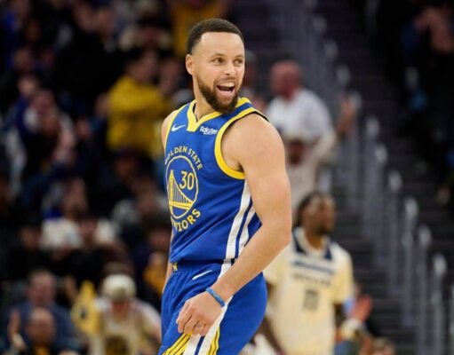 Curry, magia in Nba: fa canestro… dal tunnel degli spogliatoi