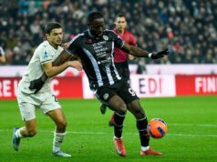 Davis tocca di braccio e segna, il Var convalida il gol: polemiche in Udinese-Lazio