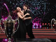 Delogu, promessa a Nikita: “Ti farò vincere il prossimo Ballando”. Poi messaggio a Fialdini