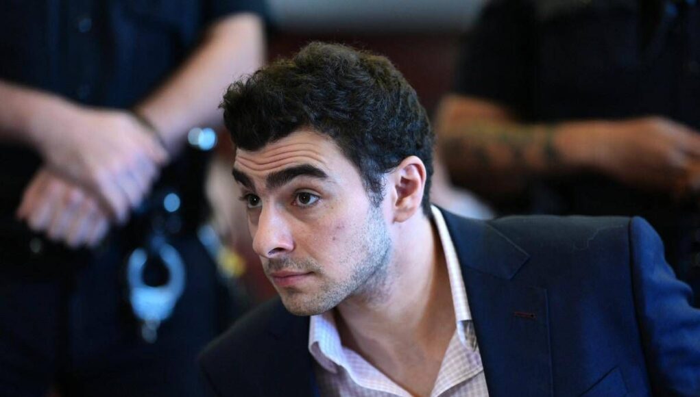 “Depilare sopracciglia e vestire di nero”: gli appunti di Luigi Mangione prima di uccidere Thompson