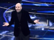Dono di Natale da Checco Zalone, stasera videomessaggio su Mediaset a reti unificate