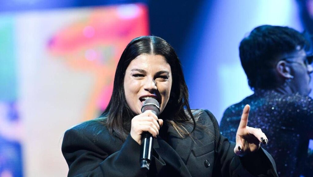 Emma Marrone e il tumore: “In sala operatoria sei tu contro il mondo”