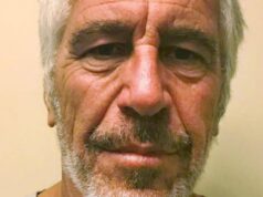 Epstein, pubblicati i file: c’è anche Clinton in piscina