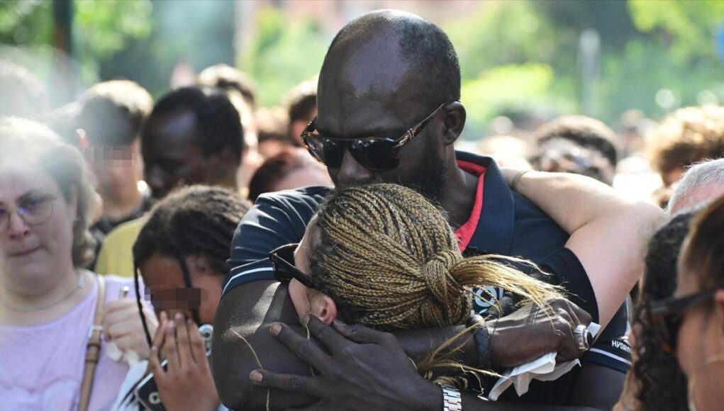 Fallou Sall ucciso per aver difeso un amico, 11 anni a imputato 16enne. Il padre: “Una vergogna”