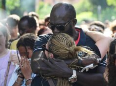 Fallou Sall ucciso per aver difeso un amico, 11 anni a imputato 16enne. Il padre: “Una vergogna”