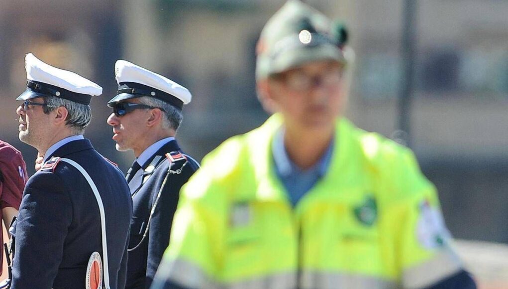 Firenze, trovato cadavere in un baule in casa