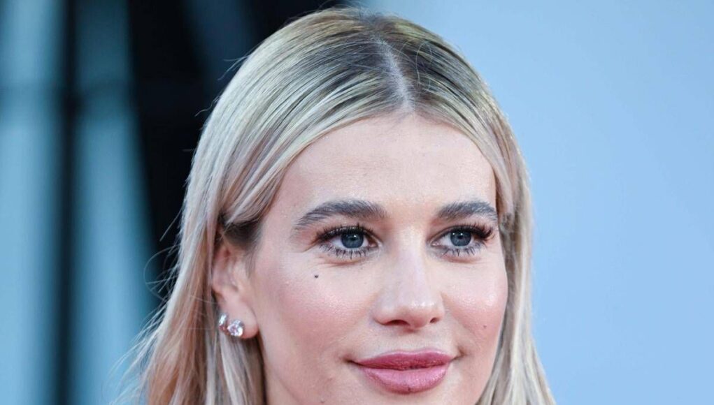 Foto figlia minore sui social, udienza per Clizia Incorvaia il 17 dicembre