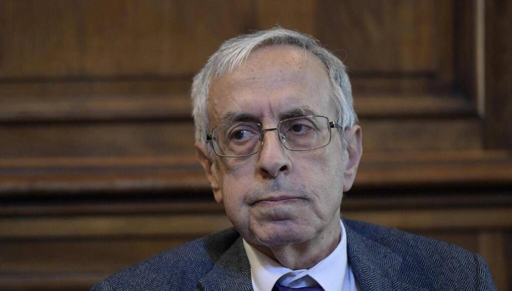 Generali, De Mattia (ex Bankitalia): “Addio a Natixis? Fatto positivo, operazione diffusamente criticata”