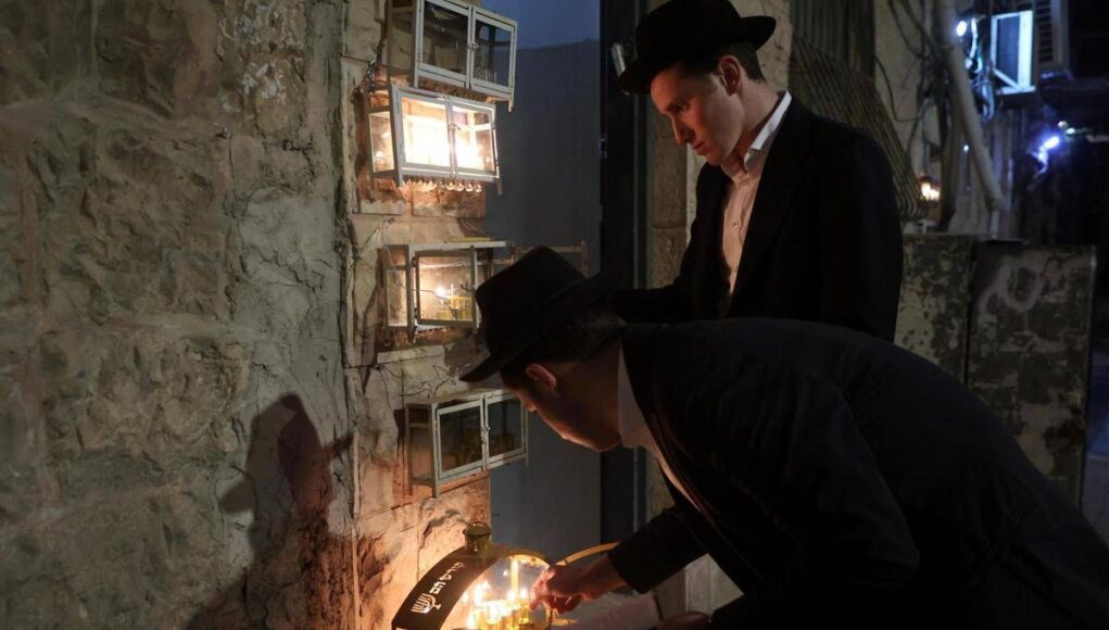 Hanukkah, cos’è la ‘Festa delle luci’ ebraica sconvolta dell’attentato a Sydney