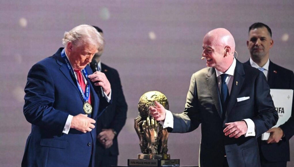 Infantino, indagine Fifa per premio pace a Trump: cos’è successo