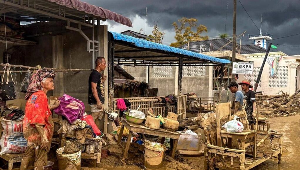 Inondazioni in Indonesia, più di 880 morti a Sumatra. Migliaia i feriti, centinaia i dispersi