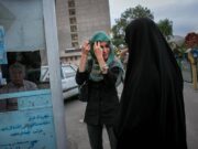 Iran, donne corrono la maratona senza velo: per gli organizzatori scatta il “procedimento penale”