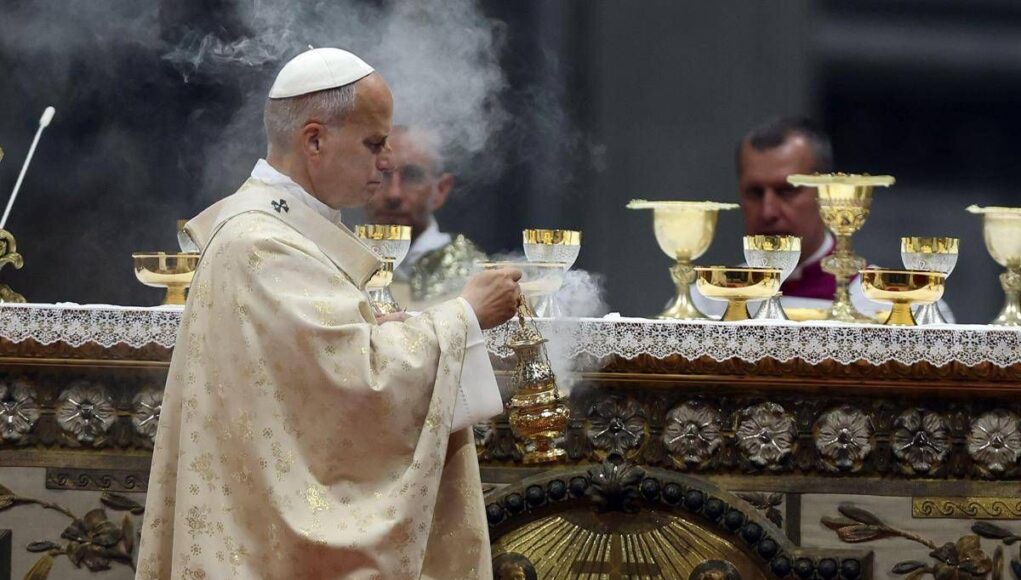 Leone XIV alla messa di Natale: “Come non pensare a Gaza, alle tende esposte al freddo”