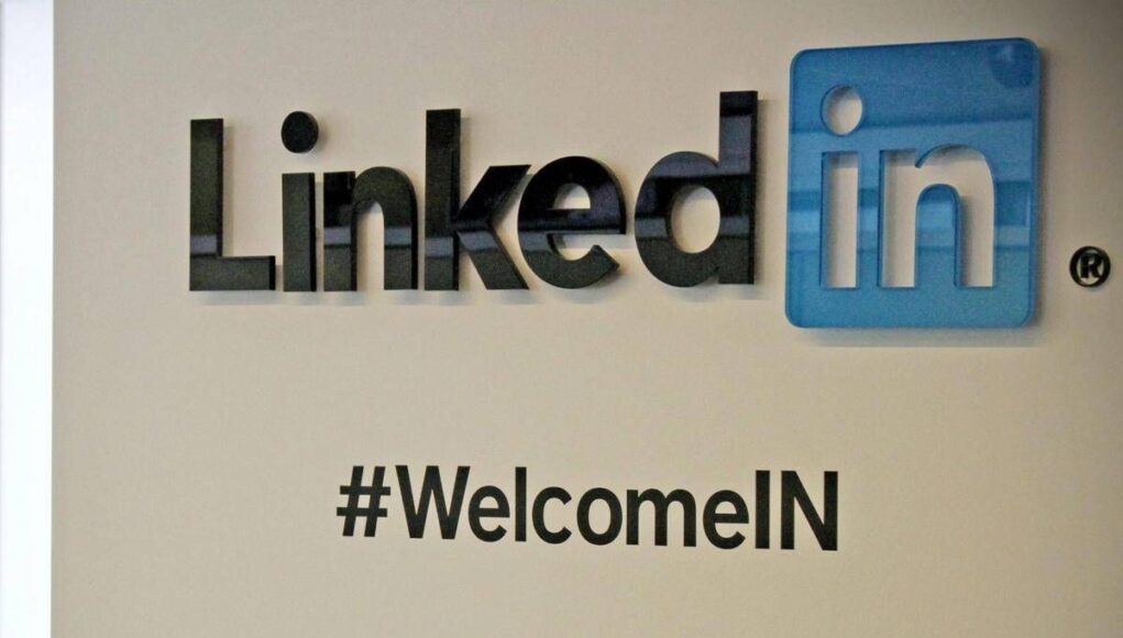 Linkedin, in automatico logo azienda su profilo? Il lavoratore rischia l’illecito