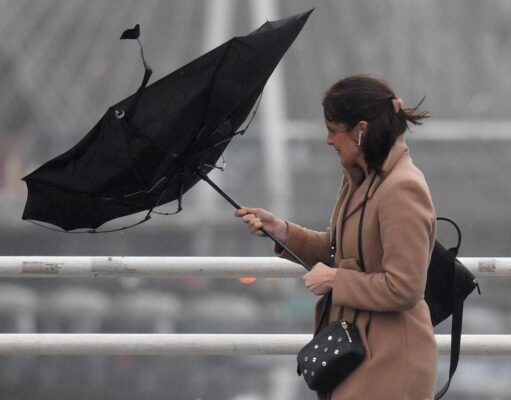 Maltempo, in arrivo piogge e nevicate anche in collina: ma non per molto