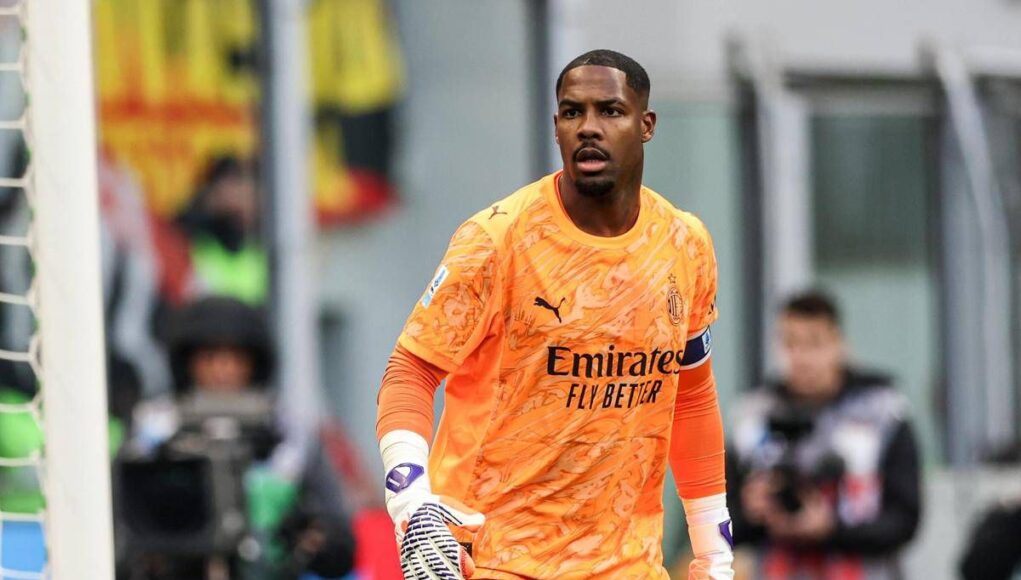 Manata di Maignan a Politano, niente espulsione: polemiche in Napoli-Milan