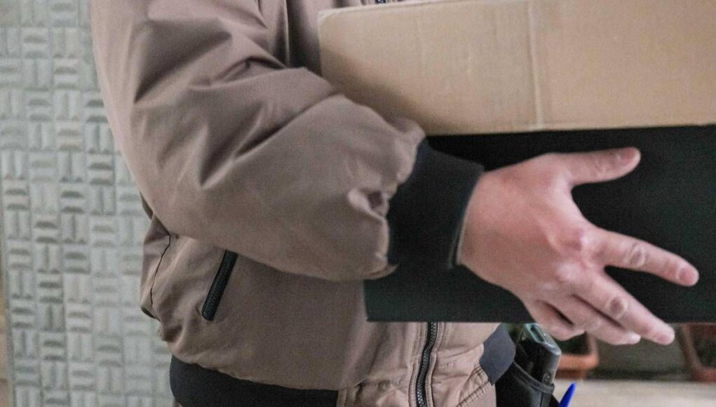 Manovra, Urso: “Tassa su piccoli pacchi? E’ per la consegna di quelli che arrivano dalla Cina”