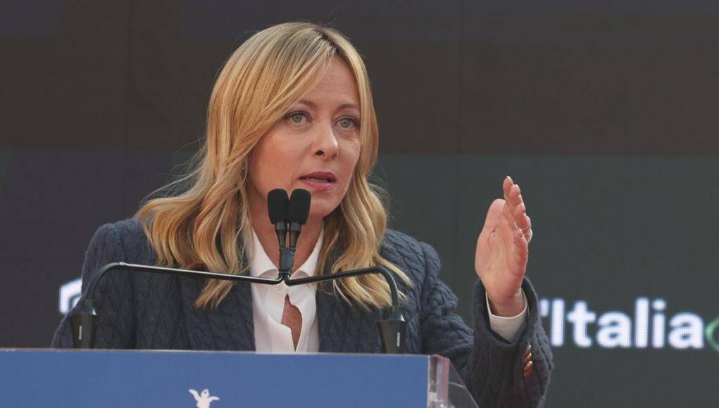 Meloni ad Atreju: “Italiani si fidano del governo”. Stoccata a Schlein: “Chi non viene qui non ha contenuti”