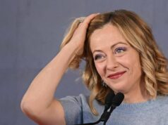 Meloni ai suoi: “Avete lavorato bene, ora riposatevi”. Resta il ‘mistero’ sul regalo