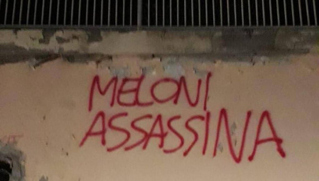 ‘Meloni assassina’, scritta choc in centro a Castiglioncello