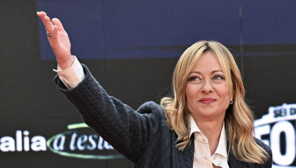 Meloni chiude Atreju, nel mirino Landini e Schlein: “Chi non ha contenuti scappa”