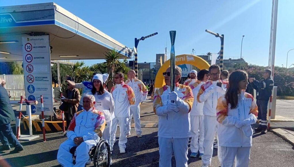 Milano-Cortina, Alburno (Eni): “Fiamma olimpica illumina bioraffineria Gela, legame azienda-territorio”