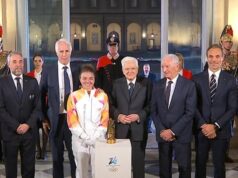 Milano-Cortina, la fiamma olimpica è arrivata in Italia ed è stata consegnata a Mattarella