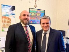 Negozi chiusi nelle feste comandate, Centinaio rilancia: “Cerchiamo intesa trasversale”