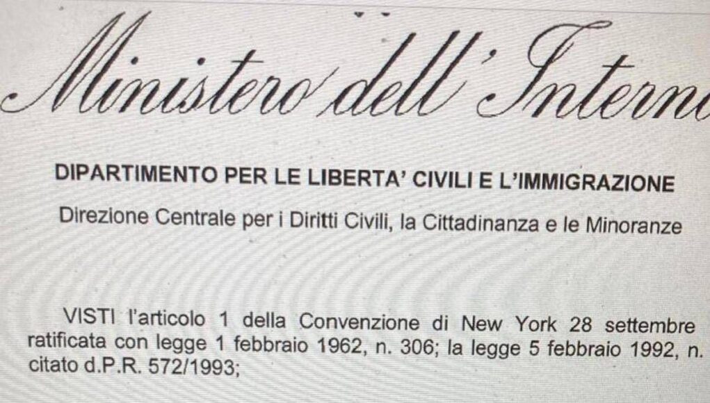 Per 33 anni ‘ostaggio’ dell’Italia dove è nata e cresciuta, ora è finalmente apolide: il decreto del Viminale