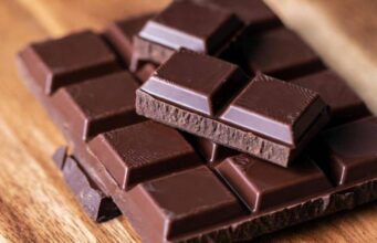 ‘Più giovani’ con il cioccolato fondente, lo studio