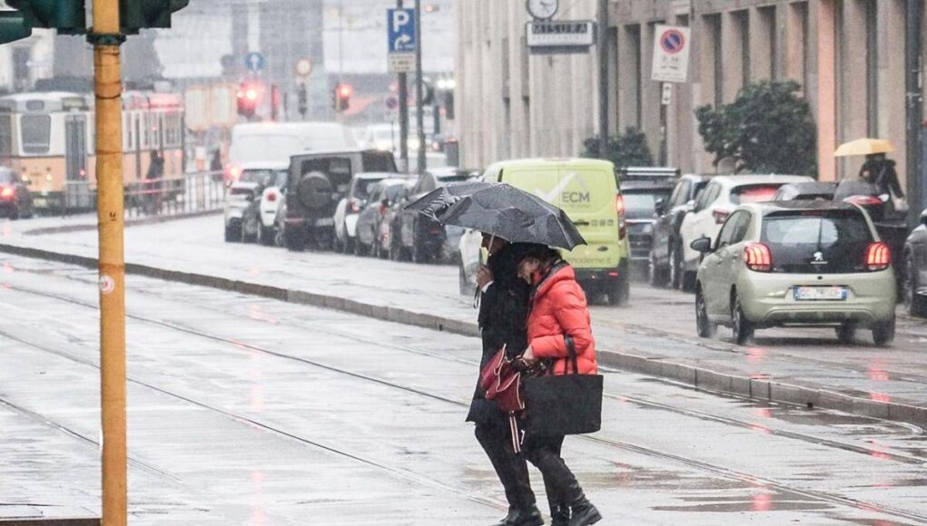 Prima il sole, poi la nebbia e quindi la pioggia: le previsioni meteo