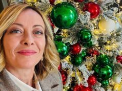 Regalo hi-tech per Meloni a Natale, parlamentari doneranno alla premier un ‘super Pc’