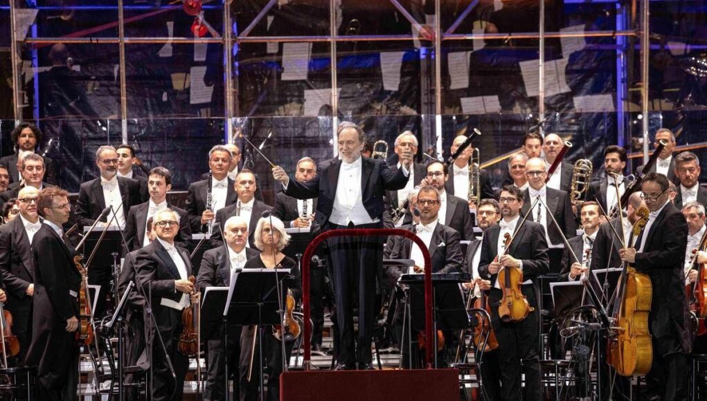 Riccardo Chailly torna sabato sul podio della Scala dopo il malore