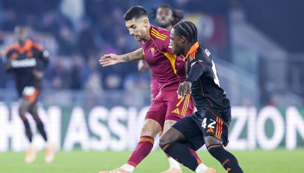 Roma-Como, vantaggio giallorosso con uomo a terra. Cos’è successo