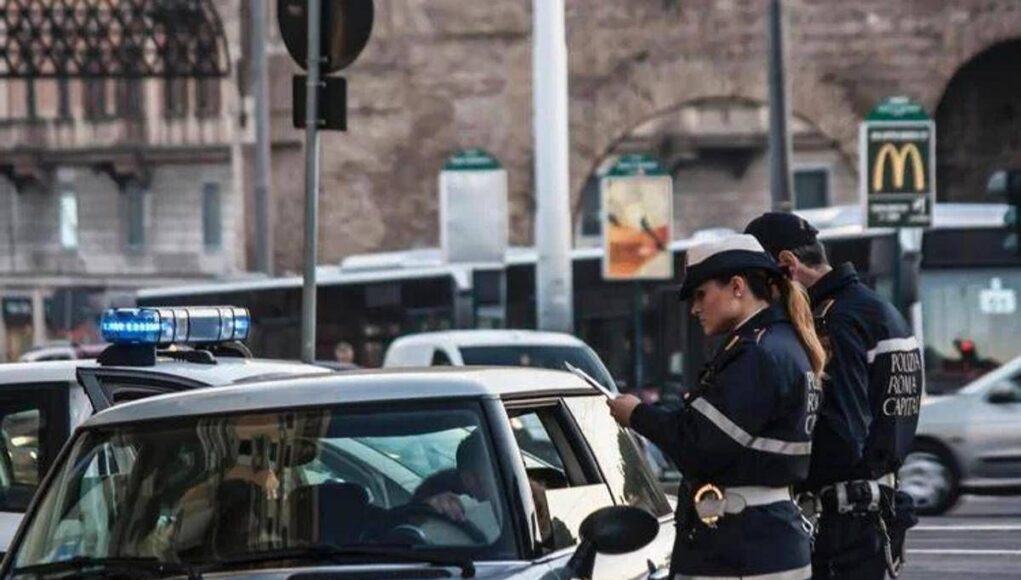 Roma, blocco del traffico oggi domenica 14 dicembre: fasce orarie, chi può circolare e vie interdette