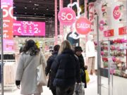 Saldi invernali 2026, dalla Lombardia al Lazio: quando iniziano