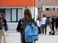 Scuola, arrivano i nuovi programmi per i licei: via la Geostoria, entra l’IA