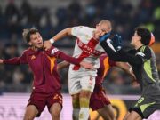 Svilar colpisce al volto Ostigard in uscita, nessun rigore: proteste in Roma-Genoa