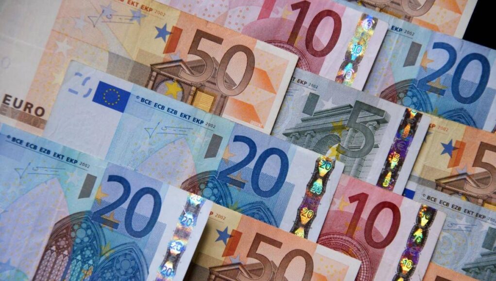 Tredicesima 2025, in arrivo 52,5 miliardi ma solo uno su due la userà per i regali di Natale