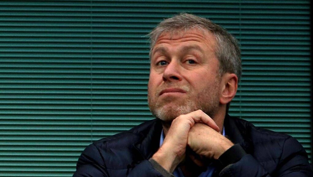 Ucraina, Abramovich darà soldi a Kiev: 2,5 miliardi dalla vendita del Chelsea
