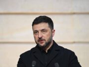 Ucraina, il sondaggio premia Zelensky: il 61% degli elettori si fida